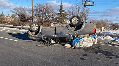 Elazığ'da pikap takla attı
