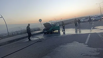 Elazığ'da seyir halindeki araç alev aldı