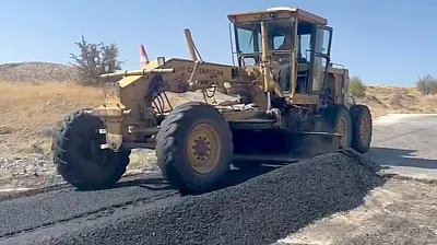 Kadın muhtardan asfalt mesaisi