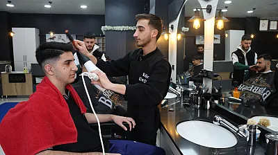 Takdir ve teşekkür alan öğrencilere ücretsiz tıraş