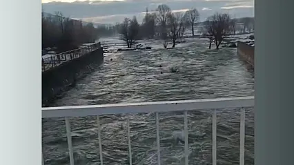 Elazığ'da kar suları eridi, dereler coştu