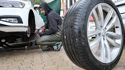 Elazığ'da kış lastiği için son gün yoğunluğu