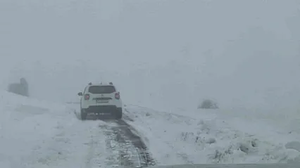 Elazığ'da mahsur kalan araç kurtarıldı