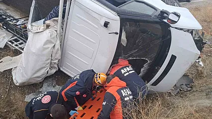 Elazığ'da pikap şarampole uçtu