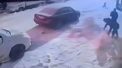 Kardan adama kafa attı