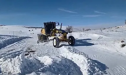 Kapalı köy yollarında çalışmalar sürüyor