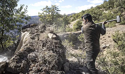 Kaçak avcıların kulübeleri bir bir yıkılıyor