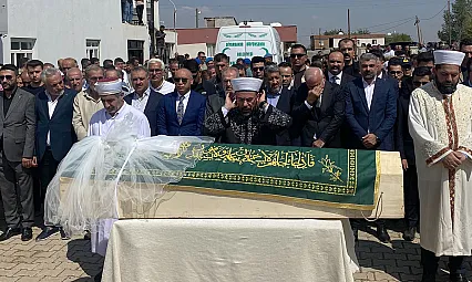 Narin Güran kendi köyünde toprağa verildi