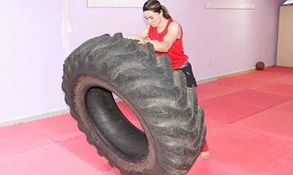 Milli boksör Zelal Şengür, profesyonel ringlerde...