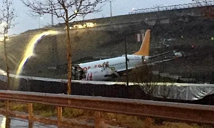 Sabiha Gökçen'de uçak pistten çıktı