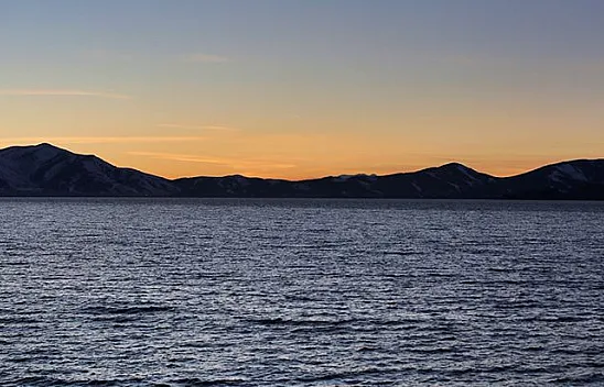Doğal güzelliğiyle Elazığ Hazar Gölü