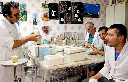 Sosyal yaşama kurslarla adapte oluyorlar