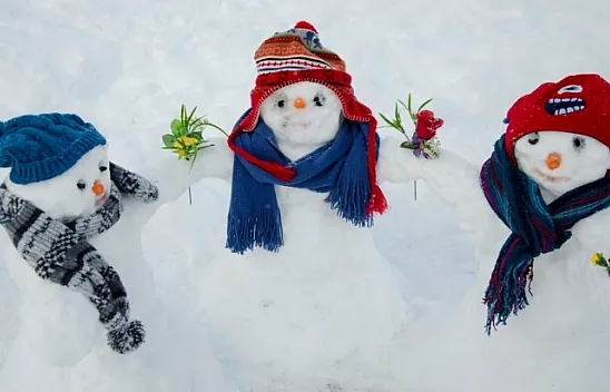 Kardan çocuklar renkli görüntüler oluşturdu
