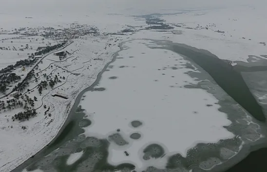 Elazığ'da baraj gölü dondu