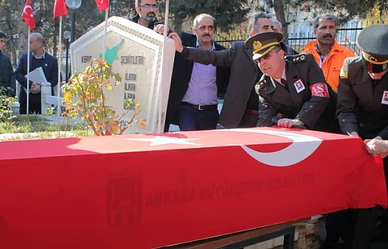 Tuğgeneral İlhan, 53 yıl sonra şehit eşi ve 3 çocuğunun yanına defnedildi