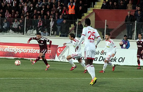 Elazığspor - Sivasspor maçının fotoğrafları