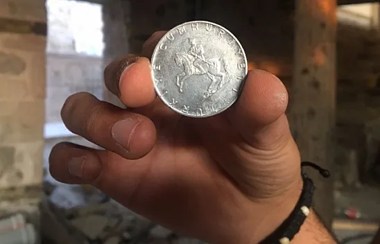 Tarihi konakta binlerce madeni para