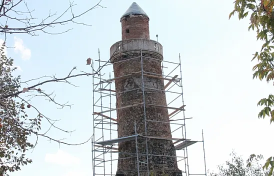 Ulu Cami'nin eğik minaresi koruma altına alınıyor