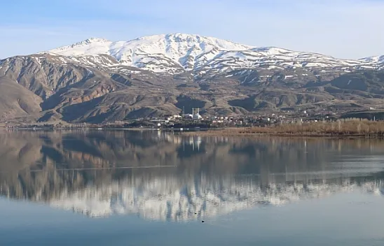 Hazar Gölü'nde 'kartpostallık' manzaralar