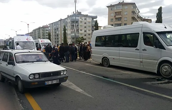 Yolun karşısına geçmek isteyen kadına minibüs çarptı