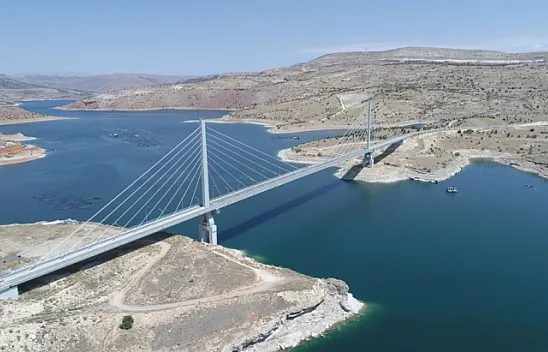 520 metrelik köprü ilçeye 'nefes' aldırdı