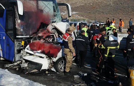 Bingöl-Elazığ kara yolundaki kazaya ait fotoğraflar