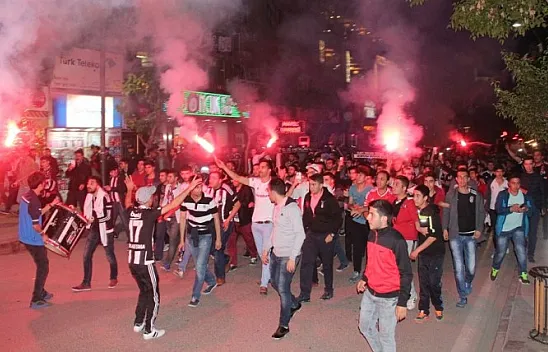 Beşiktaşlı taraftarlarda derbi sevinci