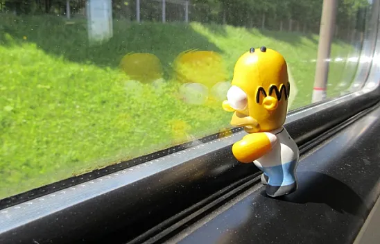 40 yaşında 550 oyuncağıyla dünyayı geziyor