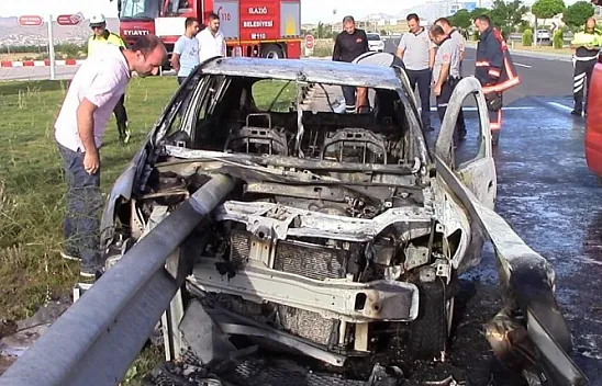 Otomobil alev aldı, sürücü...