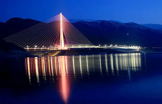 Kömürhan Köprüsü'nden ışıklandırmasıyla görsel şölen