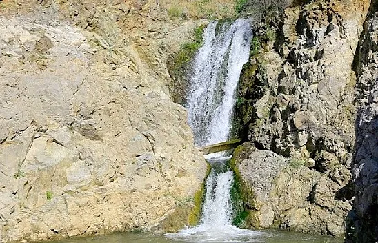 Konakalmaz Şelalesi baharla coştu