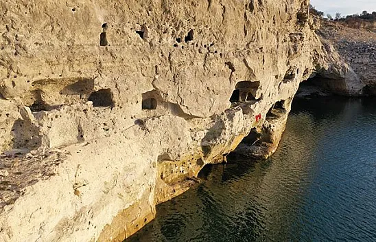 Kuraklık, Keban Barajı altındaki Hastek Kalesi'nin tüm katlarını ortaya çıkardı