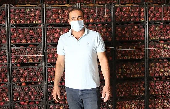 Memurluğu bıraktı, modern tarımla kendi işinin patronu oldu