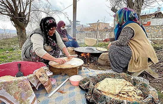 'Sac ekmeği' köy sofralarına lezzet katıyor