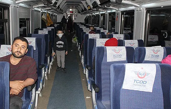 104 yolcusu bulunan tren, 10 saat hareket etmedi