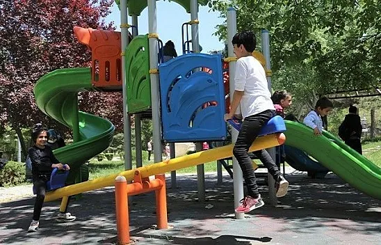 14 yaş altı çocuklar 4 saatlik izinle doyasıya eğlendi