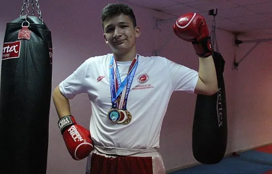 15 yaşındaki Kerem, kick boks ile hayata güldü