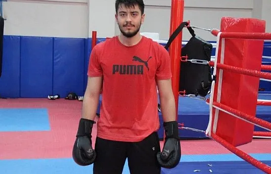 16 Yaşındaki Ahmet'in hedefi Milli Takım