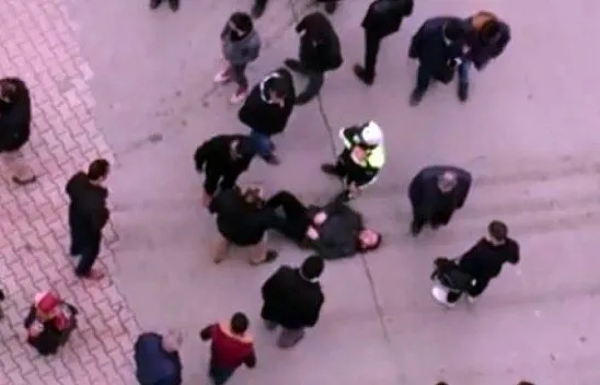 Kendisini taciz edeni bıçakladı