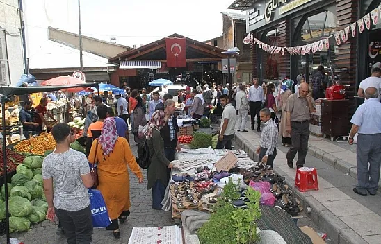 Elazığ'da alışveriş yoğunluğu yaşanıyor
