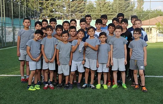 Çocuklar, harçlıklarını Elazığspor'a bağışladı