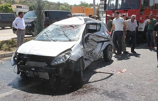 Elazığ'da tatile gelen gurbetçi aile kaza yaptı: 4 yaralı