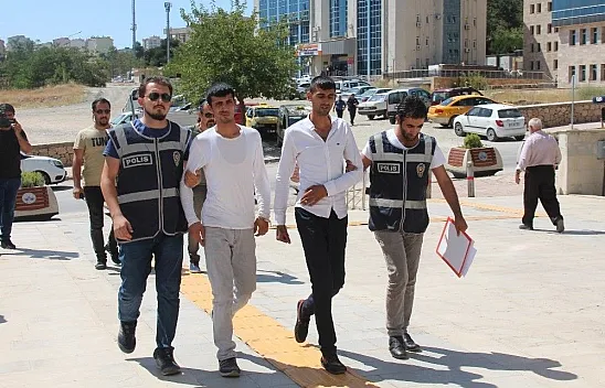 Elinde çaldığı televizyonla polise yakalandı