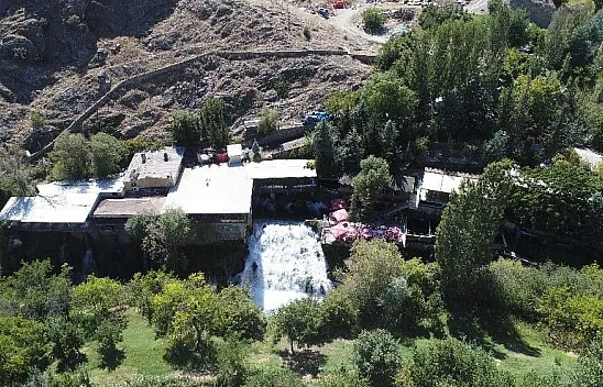 Dünyanın en genç şelalesi 400 bin misafire ev sahipliği yapıyor