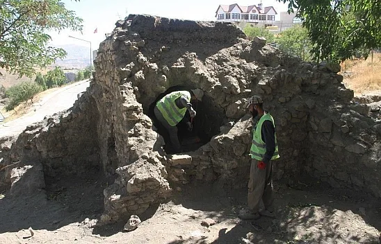 Harabe halindeki 400 yıllık hamam ayağa kaldırılıyor