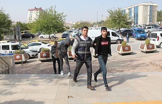 Bir kişinin öldüğü olayla ilgili iki şüpheli yakalandı, biri tutuklandı