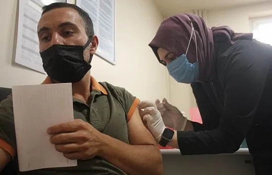 25 yaş üstü vatandaşlar aşı olmaya başladı