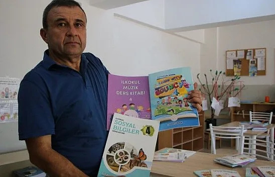 Tatil gününde öğrencileri için kolları sıvadı