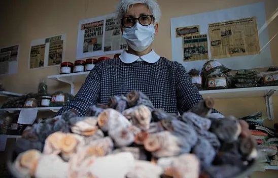 28 kadın bir araya geldi yöresel ürünlerle pazara girdi