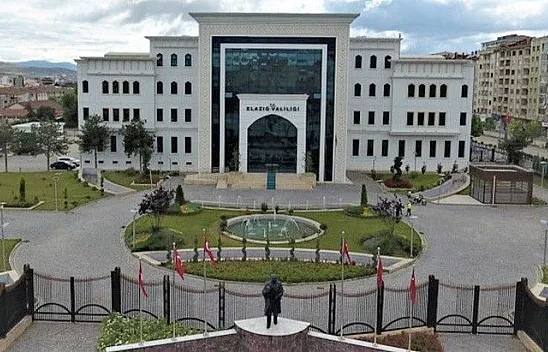 3 caddede sigara içene 900 TL ceza